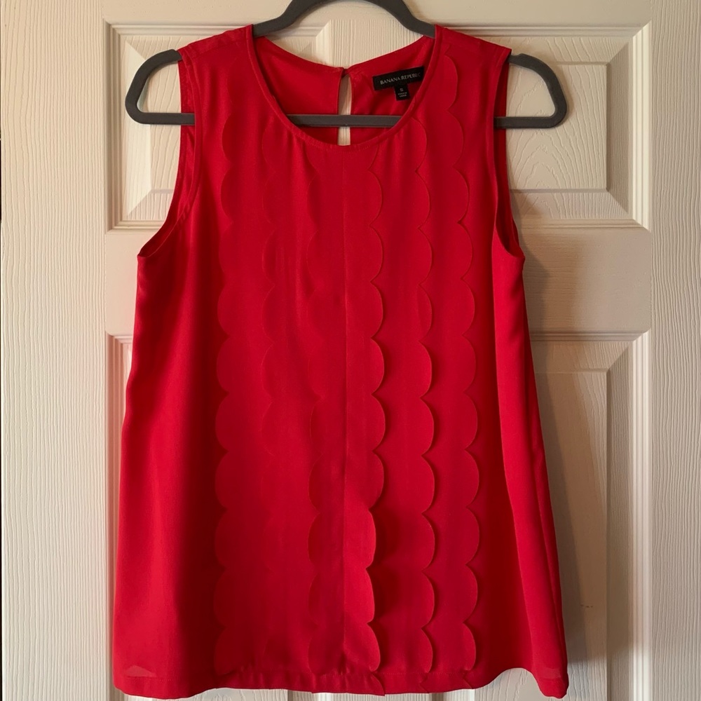 Banana Republic Scallop Detail Shell